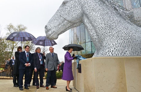 Unveiling the plaque for Canter, Andy Scott sculpture at Easter Bush Campus - credit Norrie Russell, University of Edinburgh