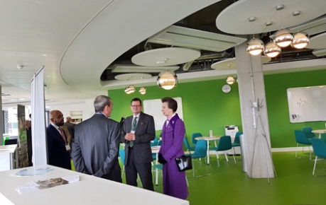 photo of HRH Princess Royal with CEO John Mackenzie meeting with Ingenza at Roslin Innovation Centre 