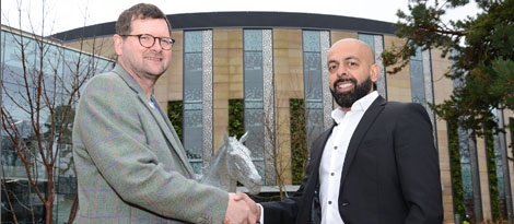 photo of John Mackenzie, CEO of Roslin Innovation Centre sharing hands with Jaymin Amin, Ingenza outside the new building