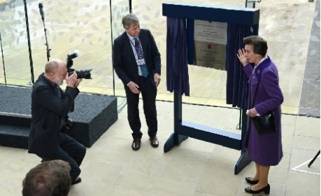 image of HRH unveiling plaque - credit UofE